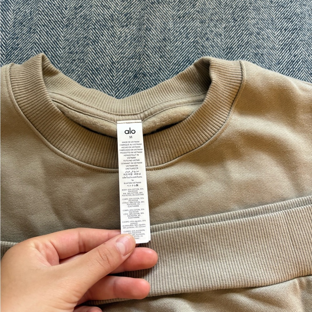 alo accolade crew neck pullover | size m | color: gravel - Picture 4 of 5